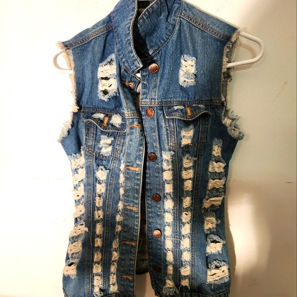 VIP womems sleeveless jean jacket size medium - Picture 1 of 4
